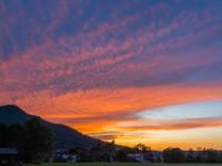 Intensive Färbung an Wolkenfächer am Aschauer Abendhimmel